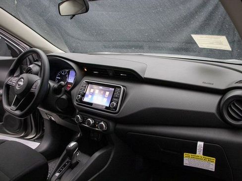 New 2025 Nissan Kicks Play S image 15