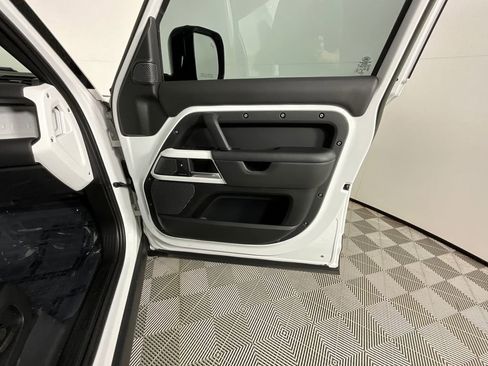 Used 2023 Land Rover Defender 110 S image 22