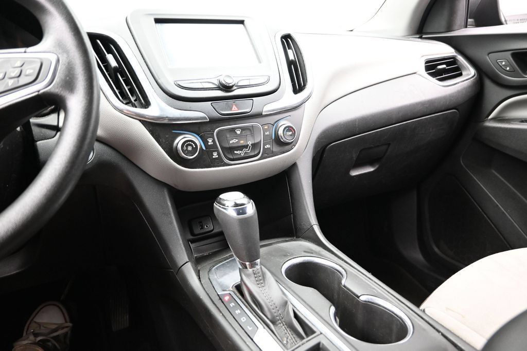 Used 2018 Chevrolet Equinox LS FWD image 35