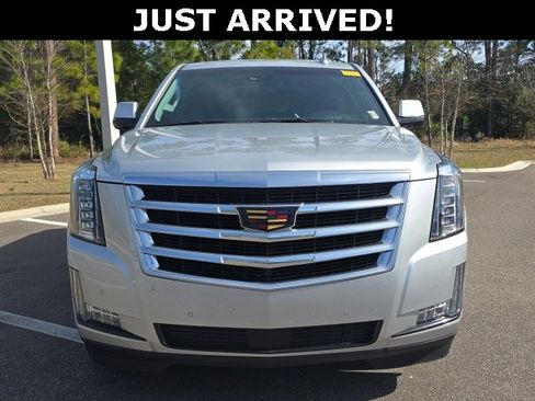 Used 2017 Cadillac Escalade Premium Luxury image 2