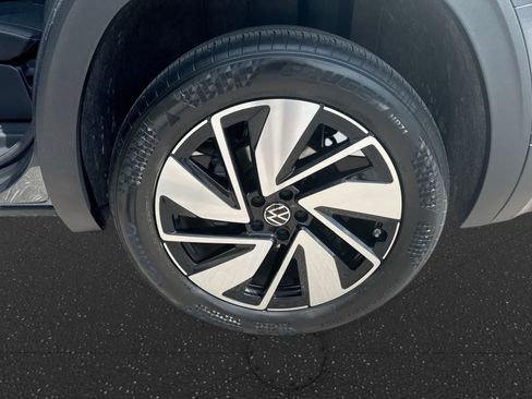 Used 2024 Volkswagen Atlas SE w/ Panoramic Sunroof Package FWD image 22