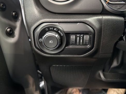 Used 2022 Jeep Wrangler Unlimited Sport image 32