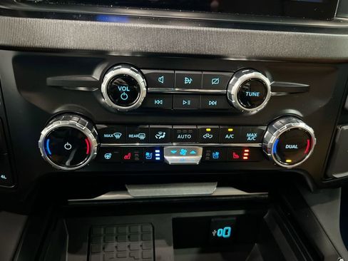 Used 2024 Ford F350 Platinum w/ Snow Plow Prep Package image 17