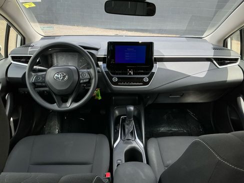 Used 2025 Toyota Corolla LE FWD image 17