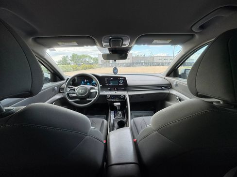 Used 2024 Hyundai Elantra SEL FWD image 37
