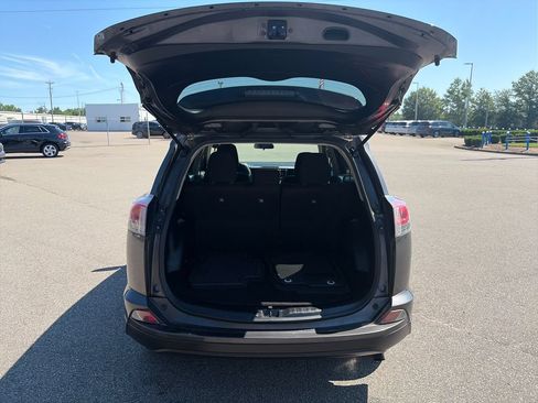 Used 2018 Toyota RAV4 LE FWD image 23