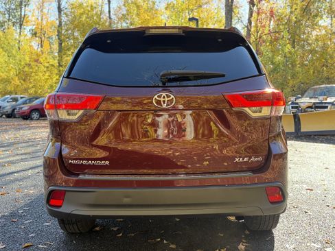 Used 2017 Toyota Highlander XLE image 11
