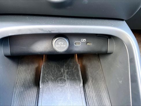 Used 2023 Volvo XC40 Recharge Plus w/ Protection Package Premier image 37