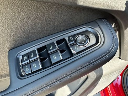 Certified 2026 Porsche Macan AWD/4WD image 20