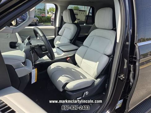 New 2026 Lincoln Navigator Premiere AWD/4WD image 8