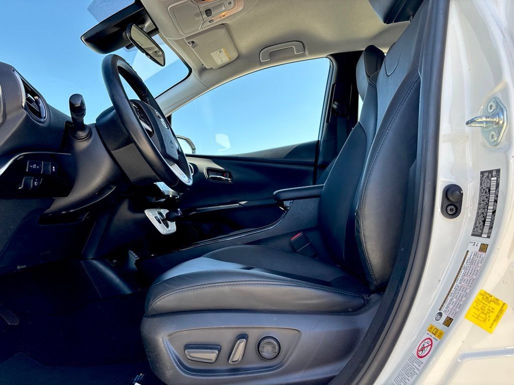 Used 2018 Toyota Prius Prime Premium w/ Preferred Accessory Package FWD image 11