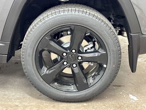 New 2025 Jeep Grand Cherokee Limited w/ Black Appearance Package image 44