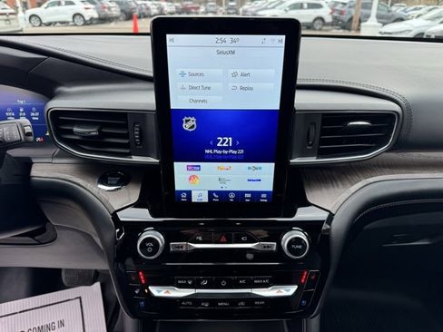 Used 2022 Ford Explorer Platinum w/ Equipment Group 601A image 16