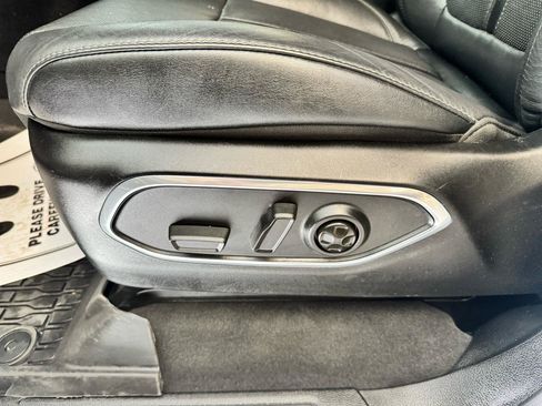 Used 2024 Jeep Wagoneer L Series II w/ Flexible Seating Group RWD image 10