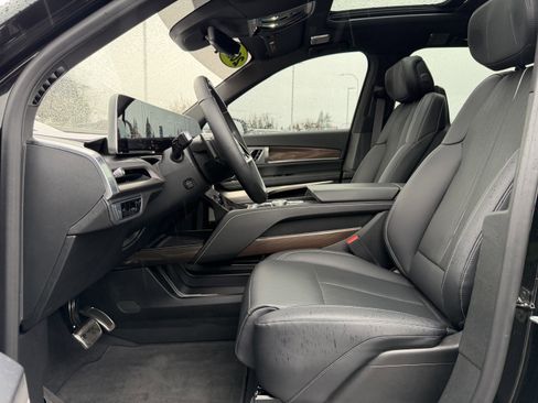 Used 2026 Cadillac Vistiq Luxury image 10