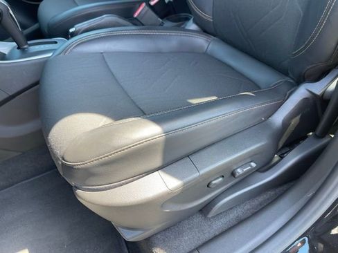 Used 2022 Chevrolet Trax LT w/ Midnight Edition AWD/4WD image 17