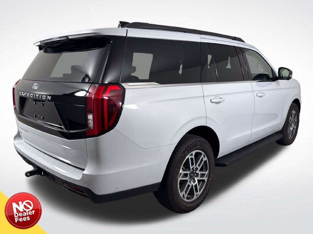 Used 2025 Ford Expedition Active RWD image 3
