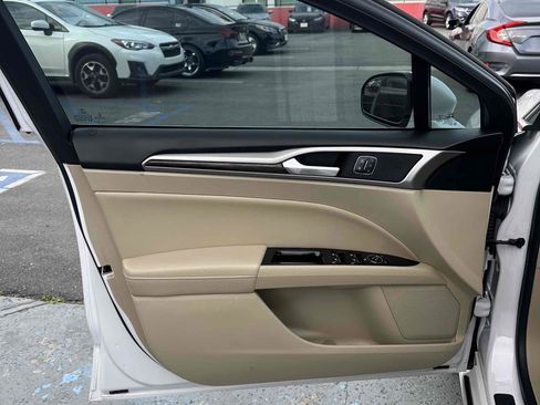 Used 2014 Ford Fusion SE w/ Equipment Group 202A image 11