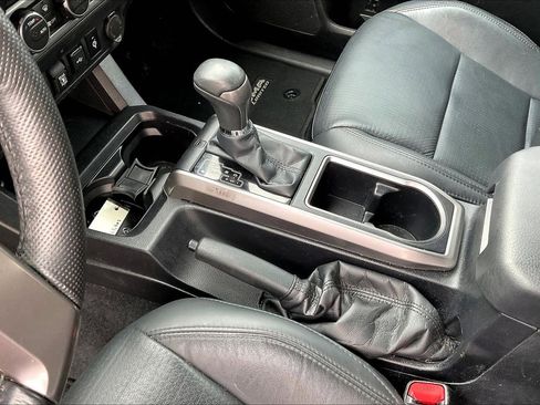 Used 2022 Toyota Tacoma Limited image 19