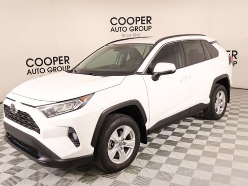 Used 2021 Toyota RAV4 XLE FWD image 9
