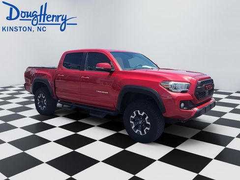 Used 2018 Toyota Tacoma TRD Off-Road AWD/4WD image 7