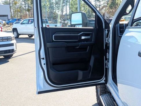 Used 2024 RAM 2500 Big Horn image 22