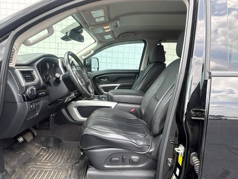 Used 2021 Nissan Titan SV w/ SV Convenience Package AWD/4WD image 3