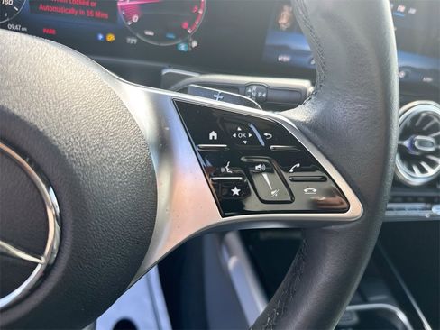 Used 2024 Mercedes-Benz GLB 250 4MATIC image 18