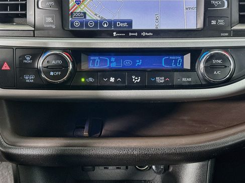 Used 2019 Toyota Highlander Limited FWD image 24