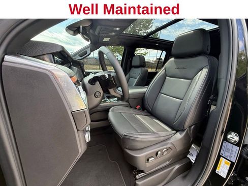 Used 2025 GMC Yukon XL Denali w/ Sun & Power Step Package AWD/4WD image 8
