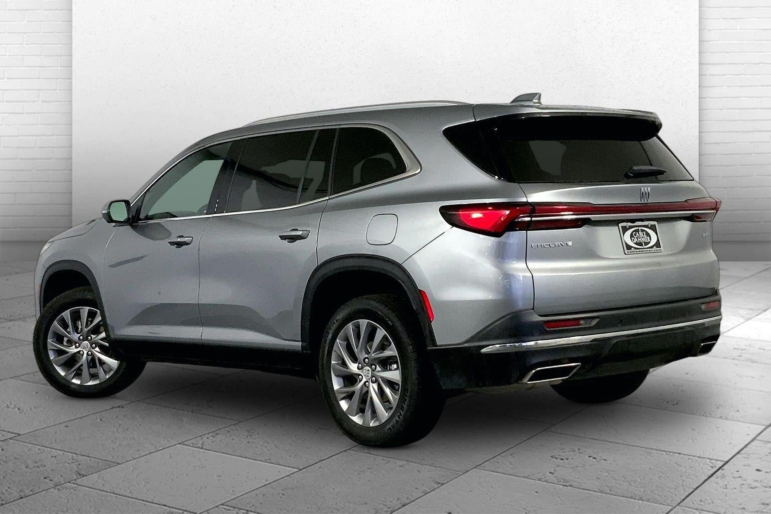 Used 2026 Buick Enclave Preferred FWD image 2