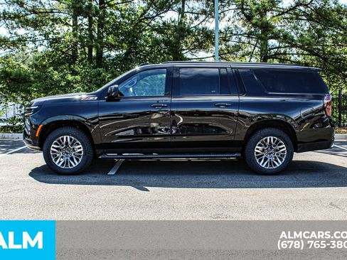 Used 2025 Chevrolet Suburban Z71 AWD/4WD image 7