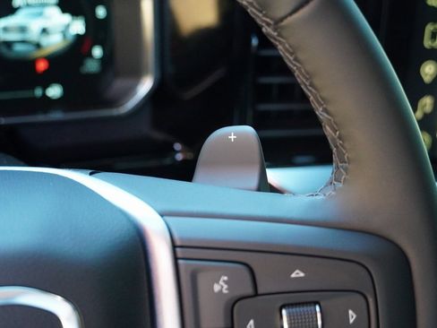 New 2026 GMC Sierra 1500 SLT image 19