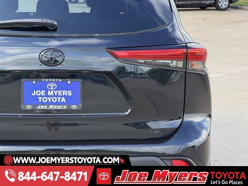 Used 2022 Toyota Highlander LE image 9