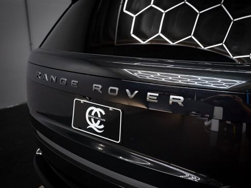 Used 2025 Land Rover Range Rover SE AWD/4WD image 8