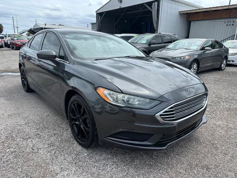 Used 2017 Ford Fusion SE w/ Equipment Group 201A FWD image 1