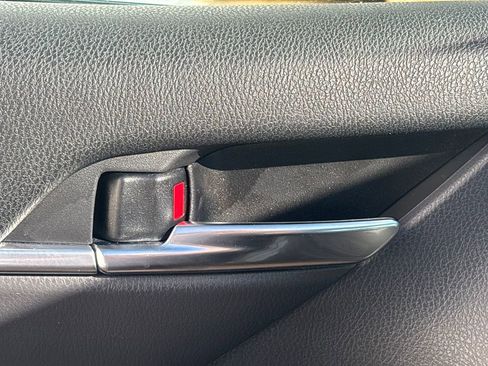 Used 2020 Toyota Camry LE image 8