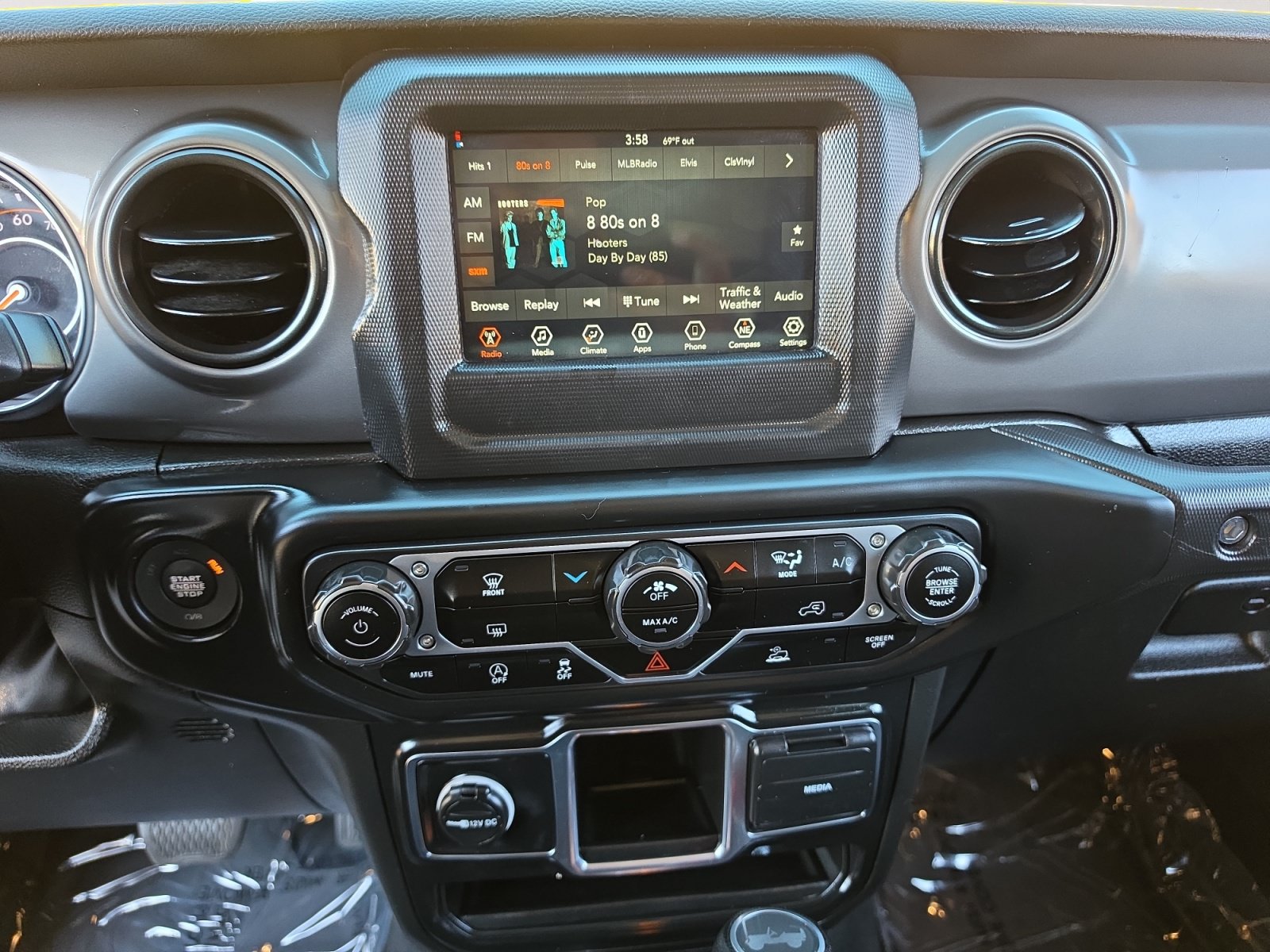 Used 2022 Jeep Wrangler Sport AWD/4WD image 11