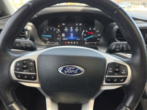 Used 2023 Ford Explorer XLT w/ Equipment Group 202A AWD/4WD image 31