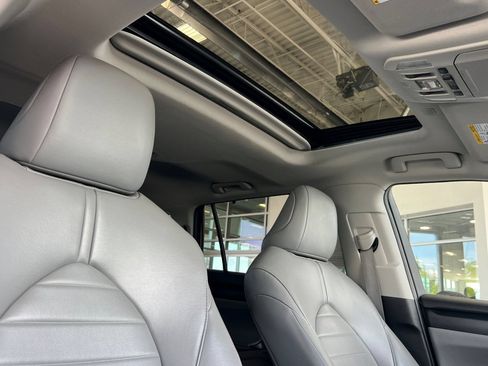 Used 2022 Toyota Highlander XLE AWD/4WD image 15