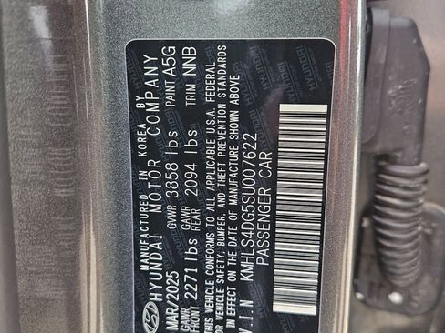 Used 2025 Hyundai Elantra SEL image 32