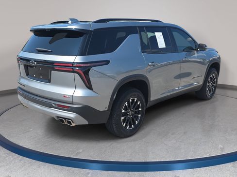 Used 2025 Chevrolet Traverse Z71 w/ Enhanced Driving Package AWD/4WD image 5