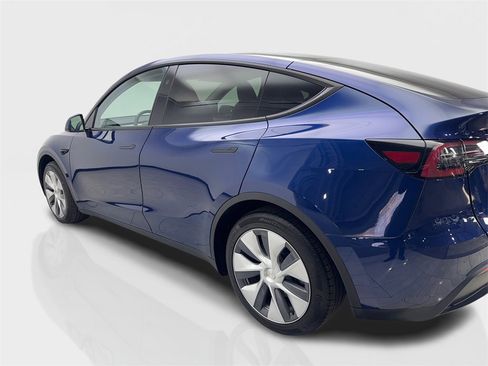 Used 2023 Tesla Model Y 2WD image 14