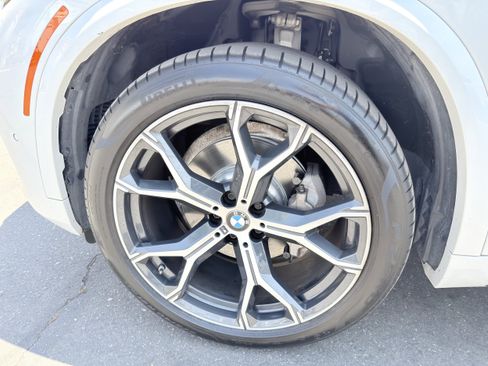 Used 2021 BMW X5 xDrive40i w/ M Sport Package AWD/4WD image 38