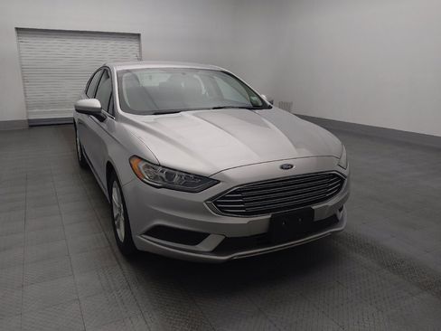 Used 2018 Ford Fusion SE w/ Fusion SE Technology Package FWD image 14