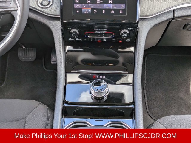 Used 2023 Jeep Grand Cherokee Laredo RWD image 18