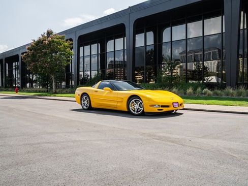 Used 2003 Chevrolet Corvette Coupe w/ Preferred Equipment Group image 19