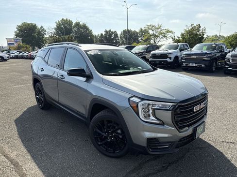 Certified 2023 GMC Terrain SLE w/ Driver Convenience Package AWD/4WD image 1