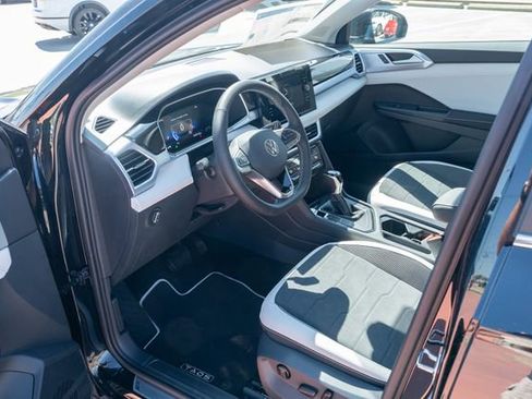 New 2026 Volkswagen Taos SE FWD image 17