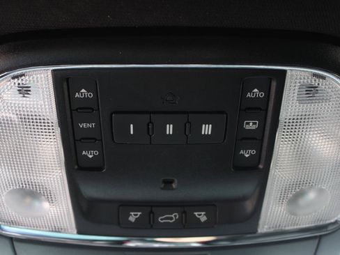 Used 2020 Jeep Grand Cherokee Limited w/ Luxury Group II AWD/4WD image 13